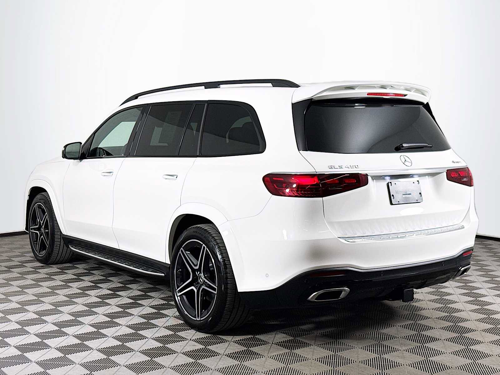 Used 2025 Mercedes-Benz GLS 450 4MATIC image 7