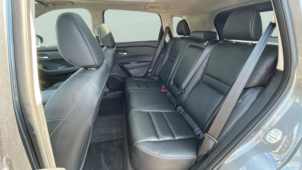 Used 2024 Nissan Rogue SL w/ SL Premium Package image 11