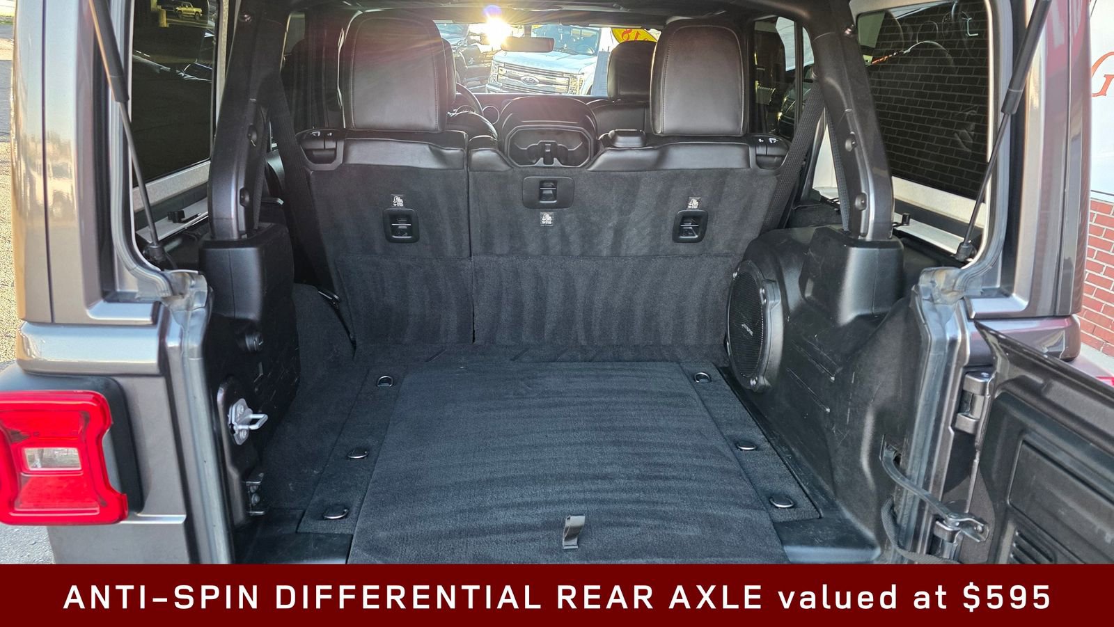 Used 2018 Jeep Wrangler Unlimited Sahara image 10