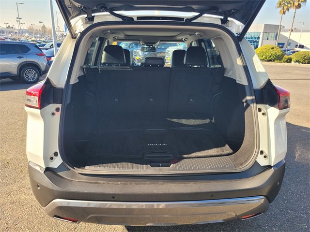 Used 2023 Nissan Rogue SL w/ SL Premium Package image 11