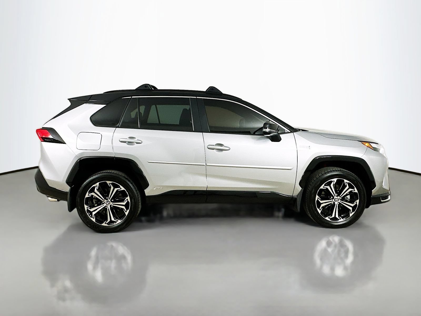 Used 2024 Toyota RAV4 XSE w/ Weather Package AWD/4WD image 4