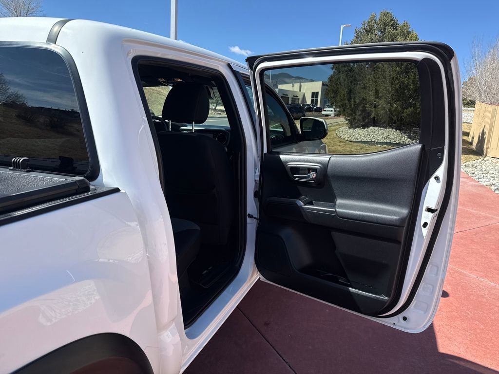 Used 2022 Toyota Tacoma TRD Off-Road w/ Technology Package AWD/4WD image 20