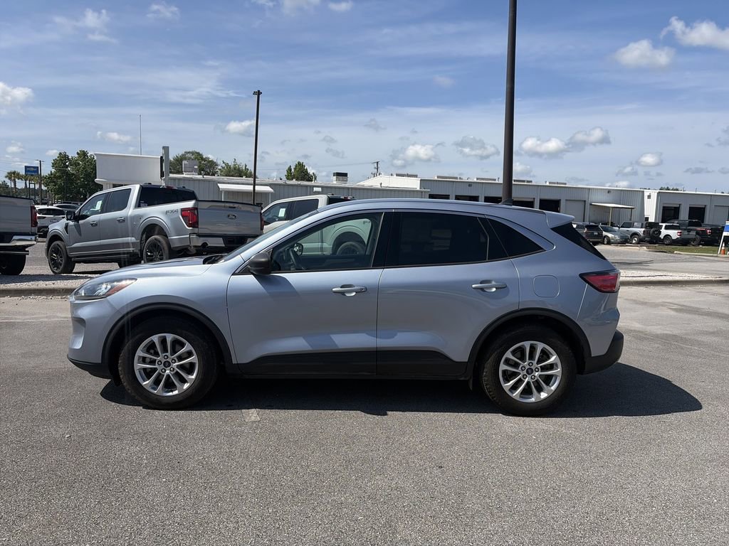 Used 2022 Ford Escape SE w/ Convenience Package FWD image 4