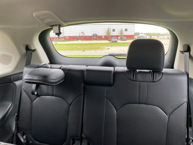 Used 2025 Honda Pilot Elite image 8