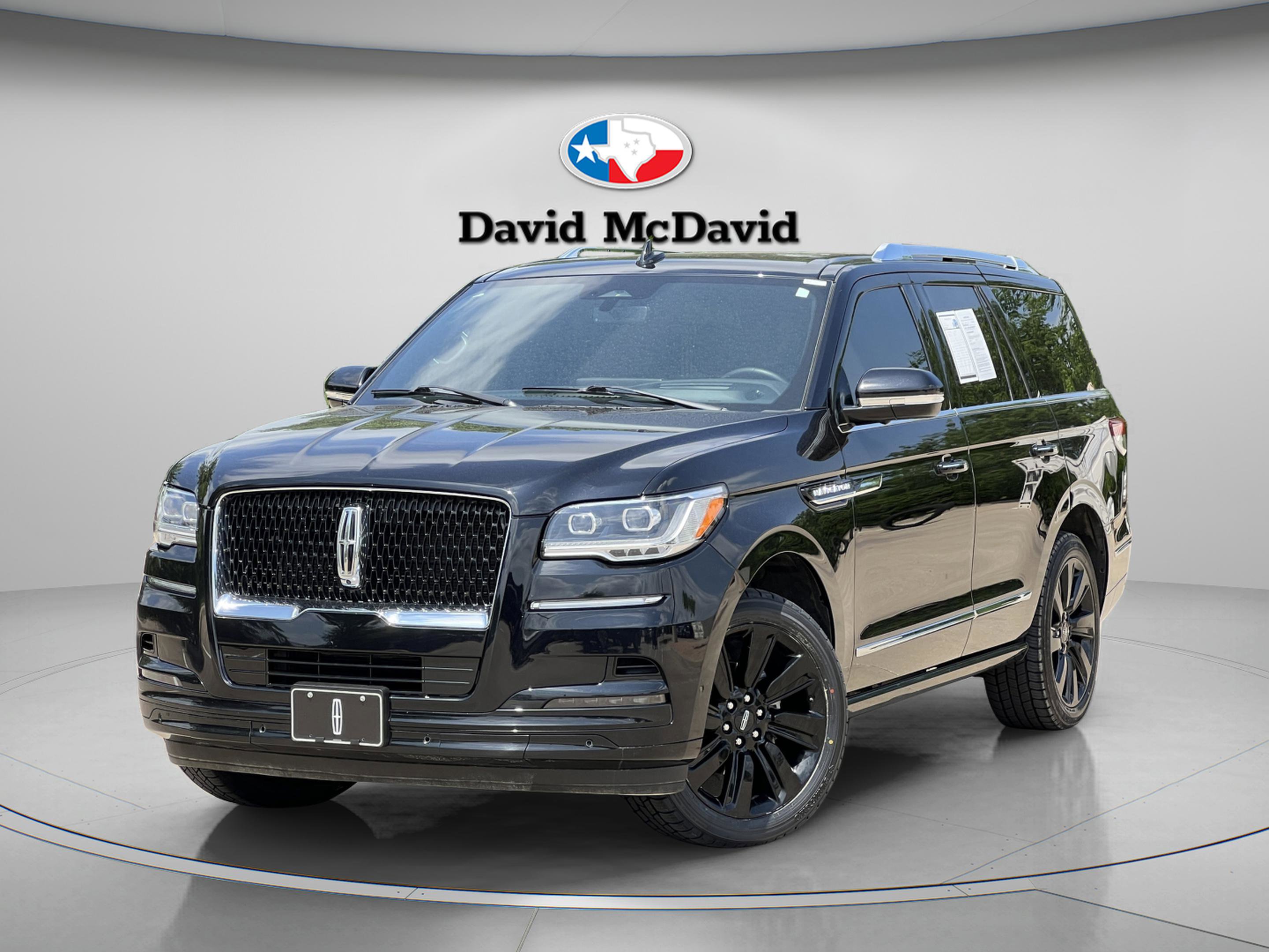 Used 2023 Lincoln Navigator Reserve AWD/4WD image 2