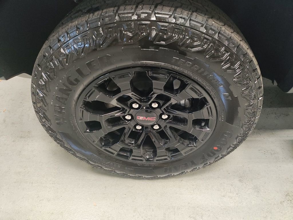 New 2026 GMC Canyon Elevation w/ Convenience Package image 17