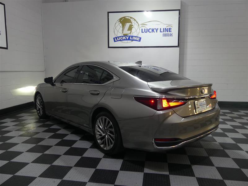 Used 2019 Lexus ES 300h w/ Accessory Package FWD image 11