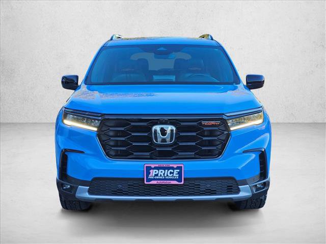 Used 2025 Honda Pilot TrailSport image 2