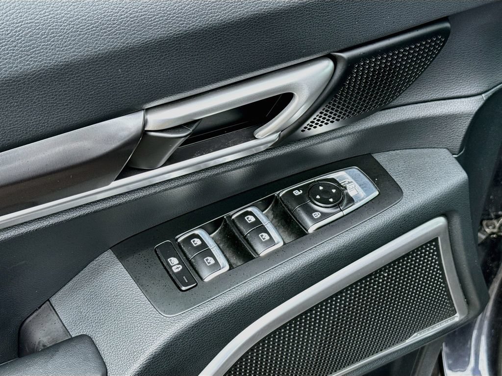 Used 2025 Kia Telluride LX FWD image 18