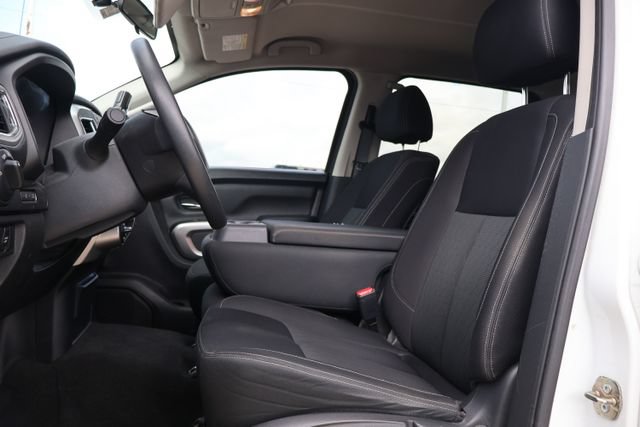 Used 2018 Nissan Titan SV AWD/4WD image 8