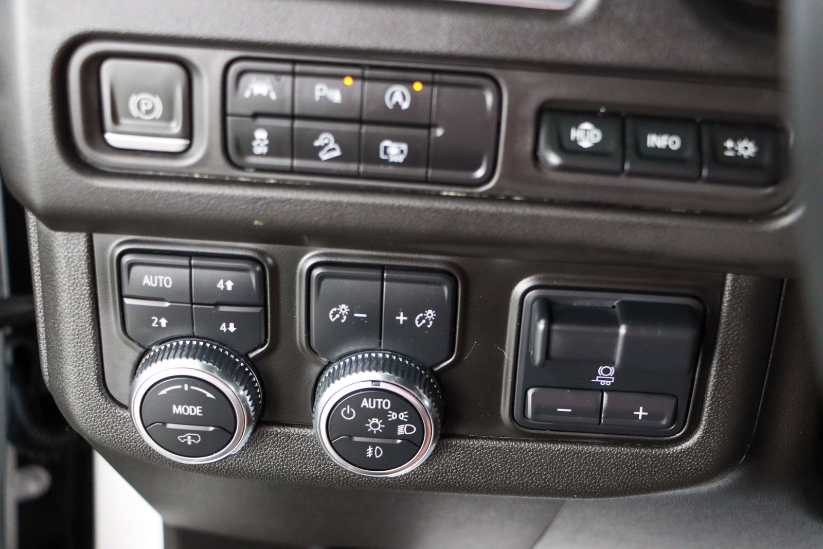 Used 2023 GMC Yukon AT4 w/ AT4 Premium Plus Package AWD/4WD image 23