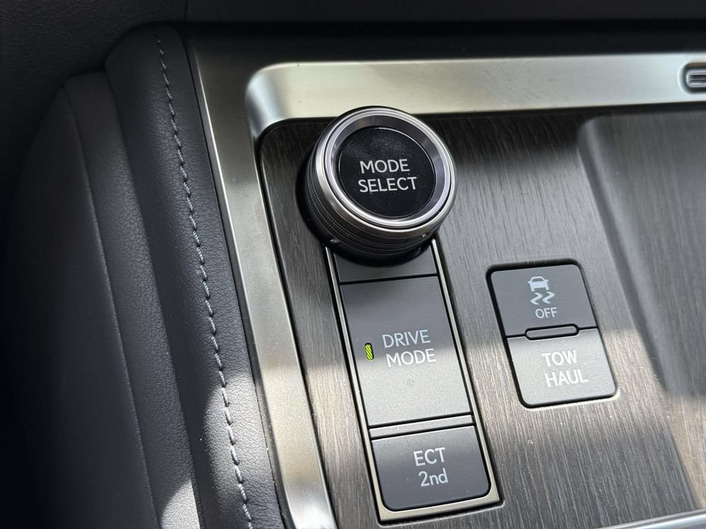 Used 2025 Lexus GX 550 w/ Accessory Package (Z1) AWD/4WD image 26