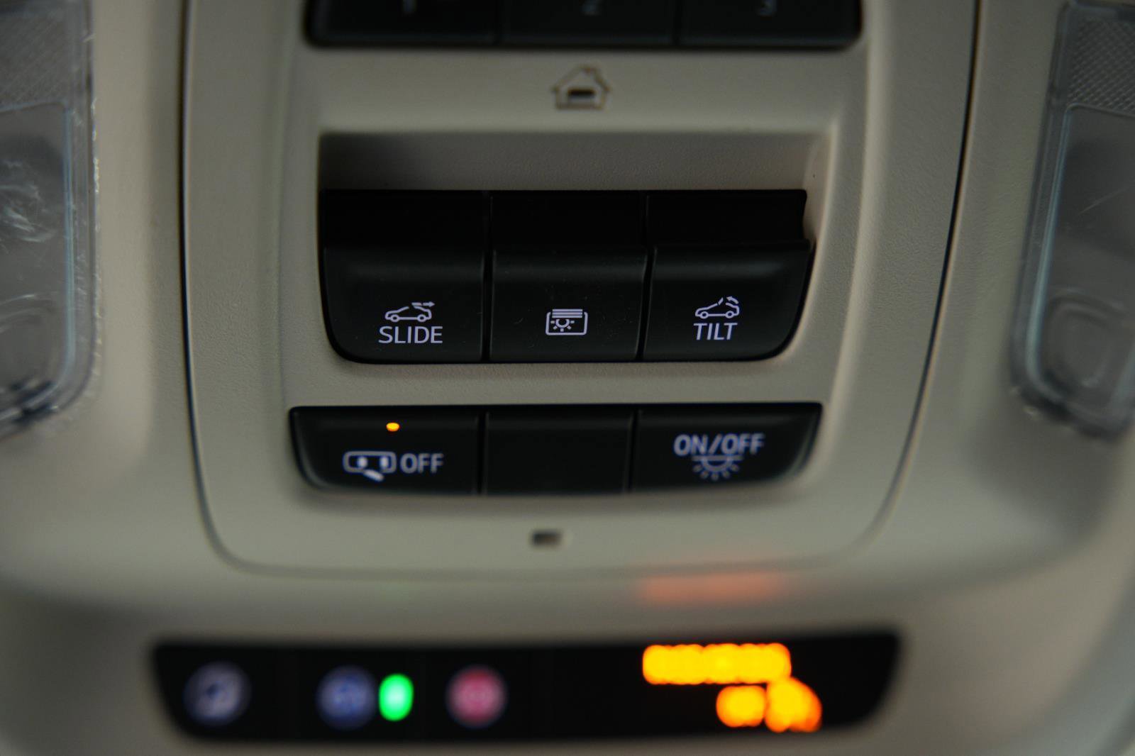 Used 2023 Buick Envision Avenir image 46