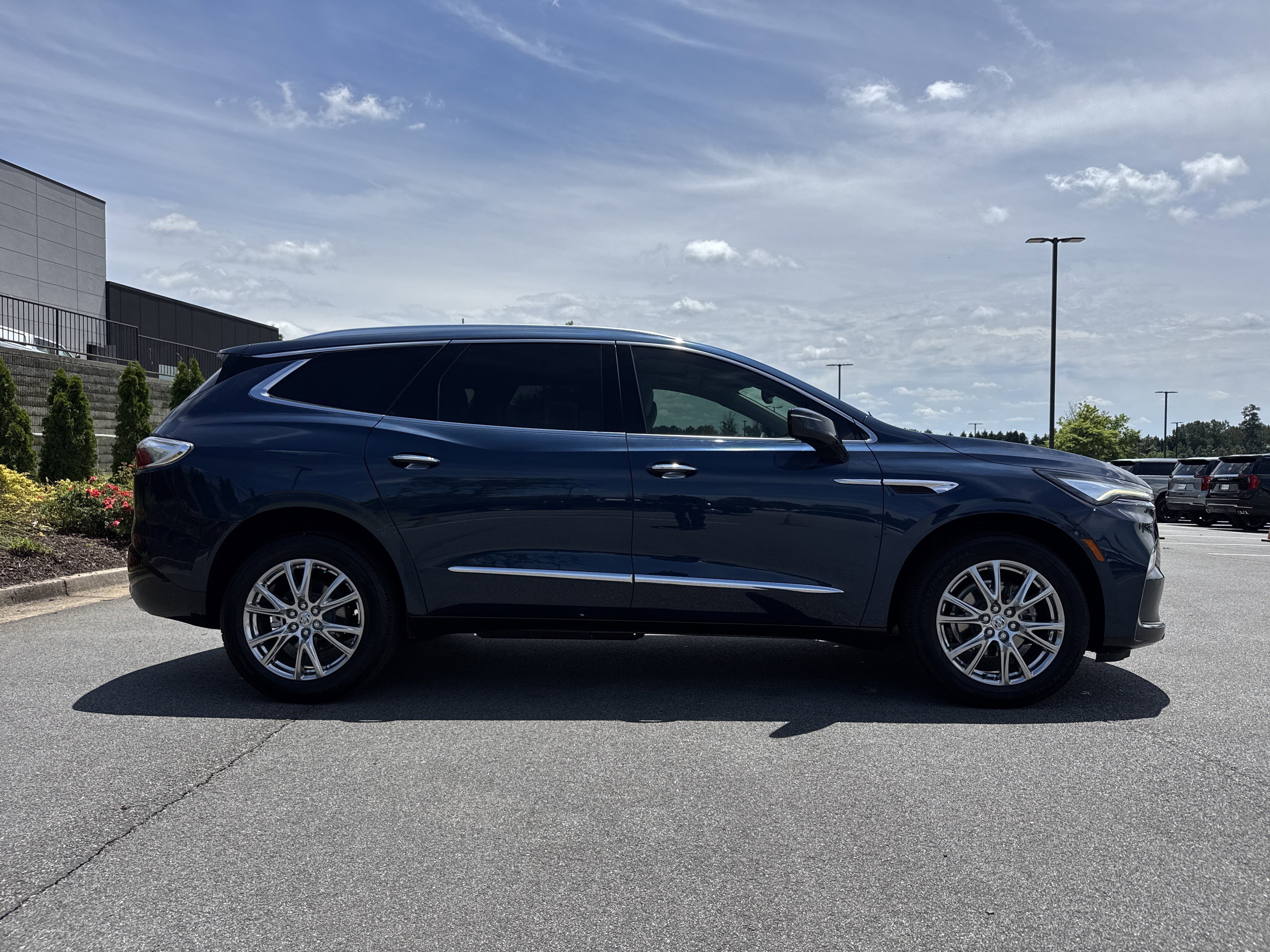 Used 2023 Buick Enclave Essence w/ Experience Buick Package FWD image 11