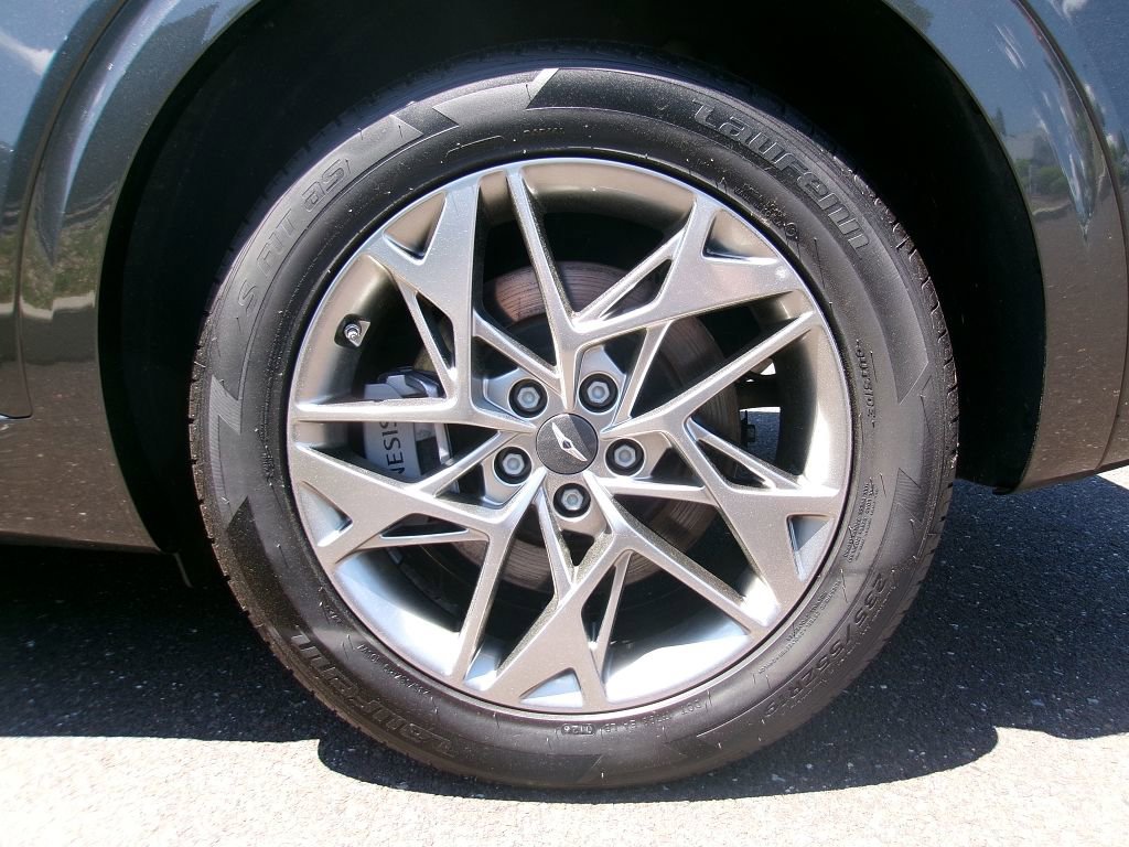 Used 2025 Genesis GV70 2.5T AWD/4WD image 15