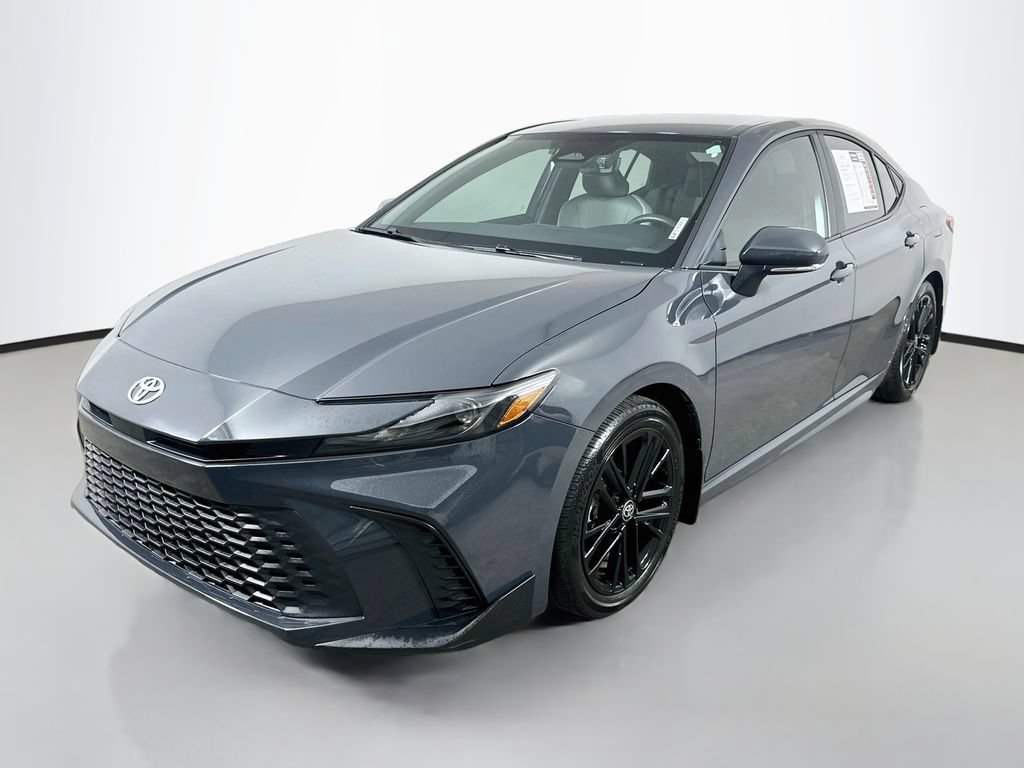 Used 2025 Toyota Camry SE FWD image 3