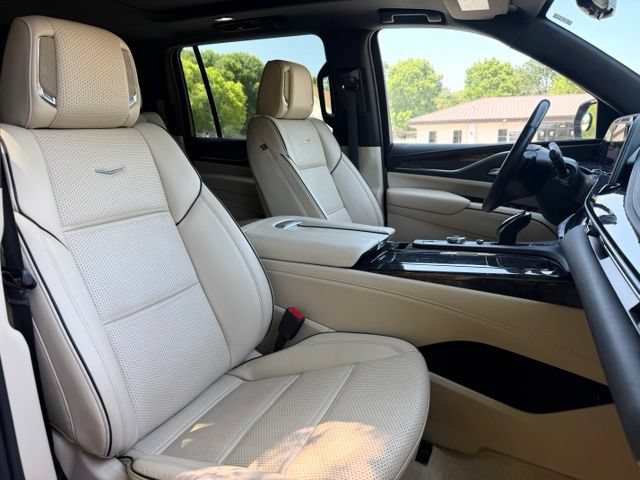 Used 2023 Cadillac Escalade ESV Premium Luxury AWD/4WD image 30