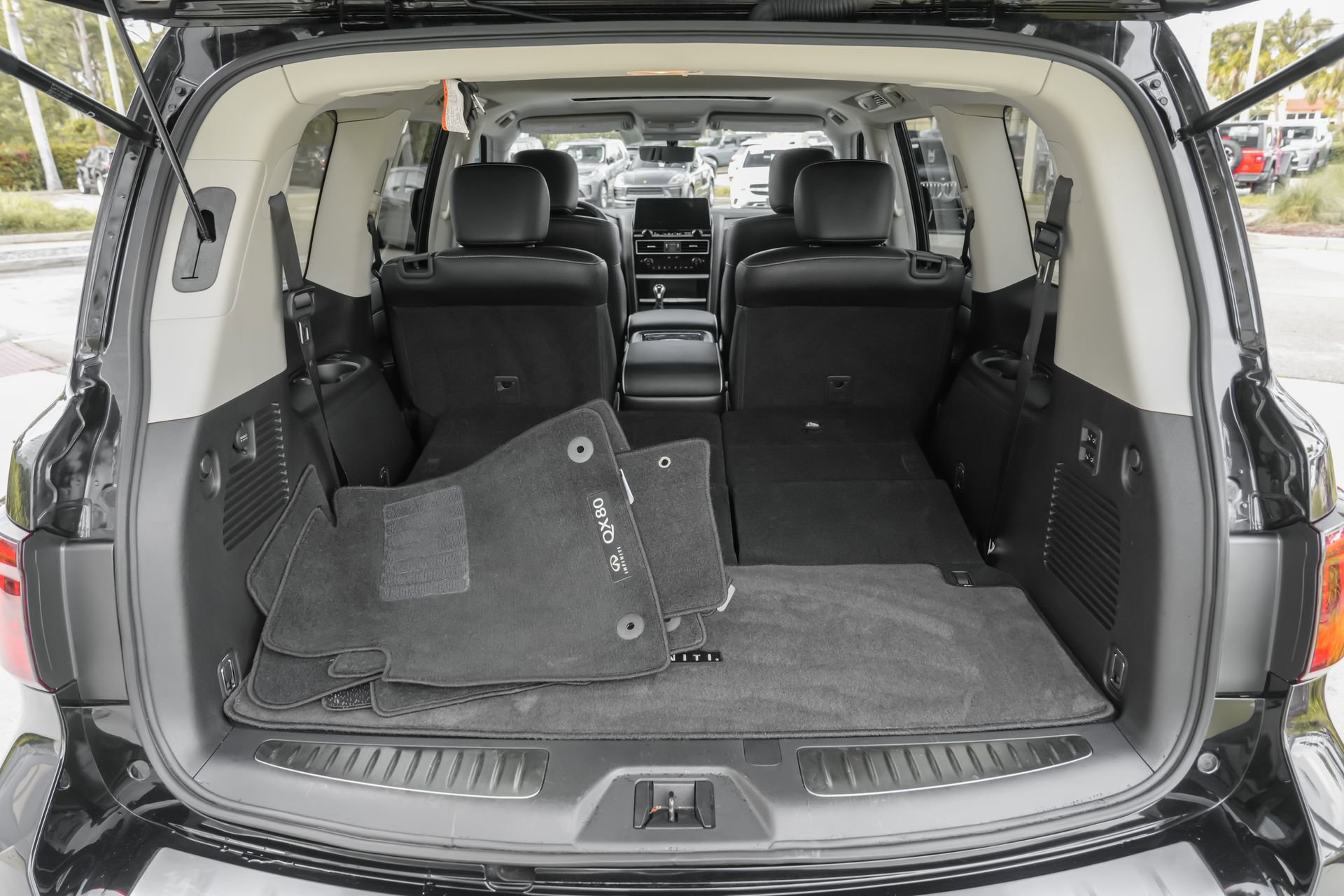 Certified 2024 INFINITI QX80 Premium Select w/ Cargo Package image 42