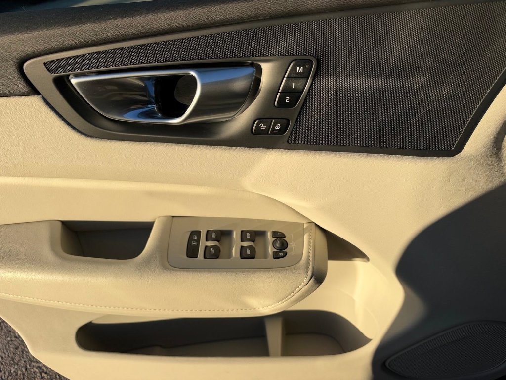 Certified 2024 Volvo XC60 T8 Plus w/ Climate Package AWD/4WD image 16