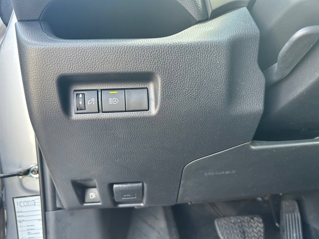 Used 2025 Toyota RAV4 XLE AWD/4WD image 18