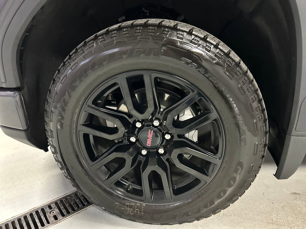 Used 2025 GMC Sierra 1500 Elevation w/ LPO, Elevation Black Package image 9