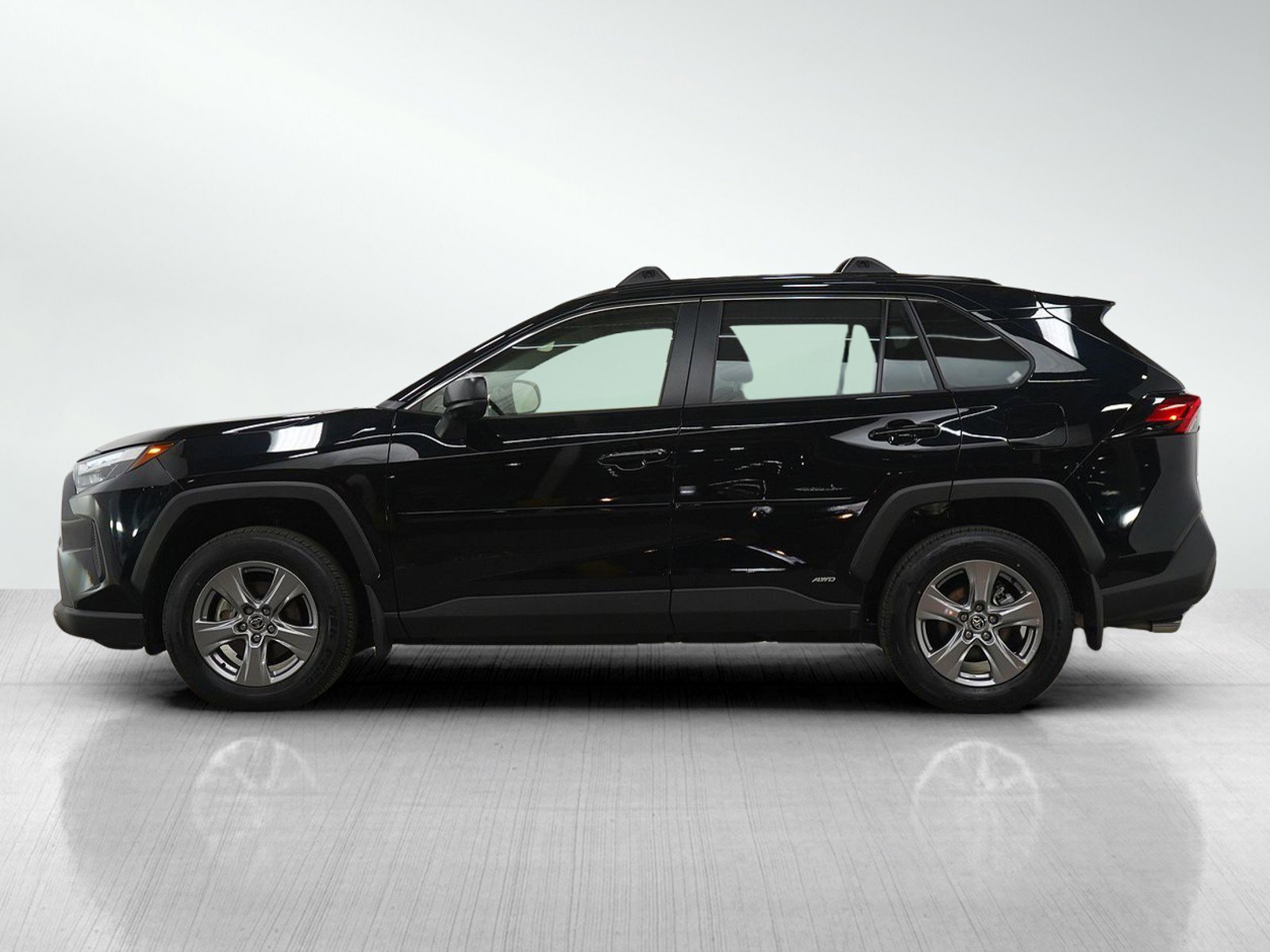 Used 2025 Toyota RAV4 LE AWD/4WD image 2