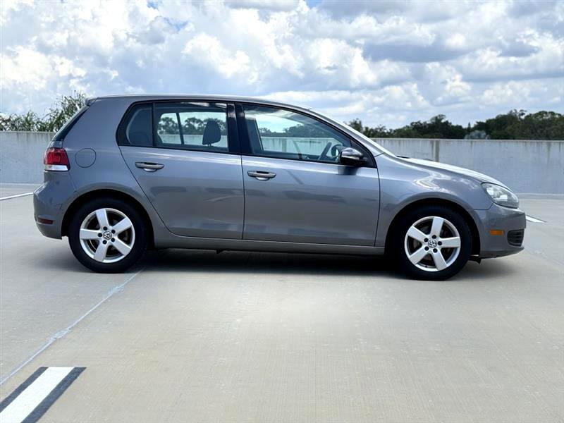 Used 2010 Volkswagen Golf 4-Door image 5