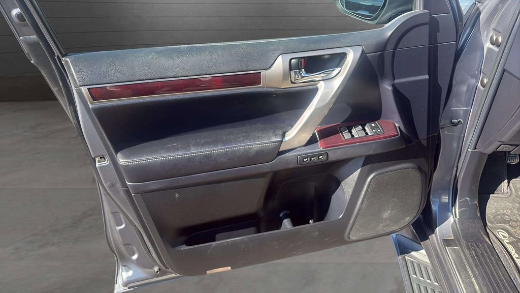 Used 2017 Lexus GX 460 Premium w/ Premium Package AWD/4WD image 9