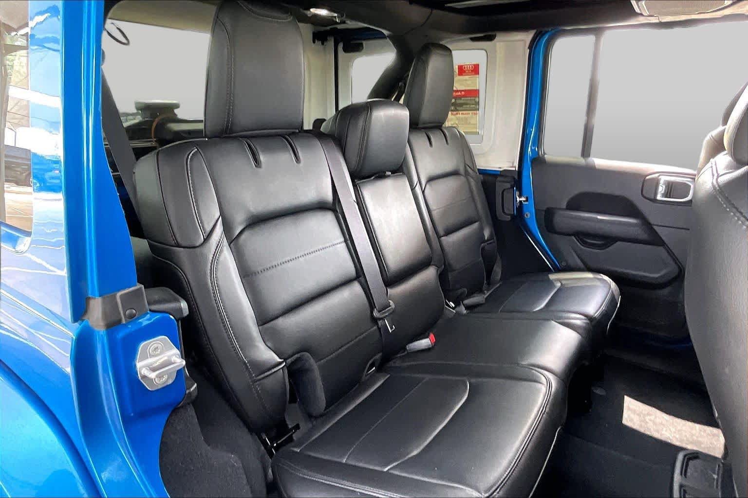 Used 2022 Jeep Wrangler Unlimited Sahara AWD/4WD image 18