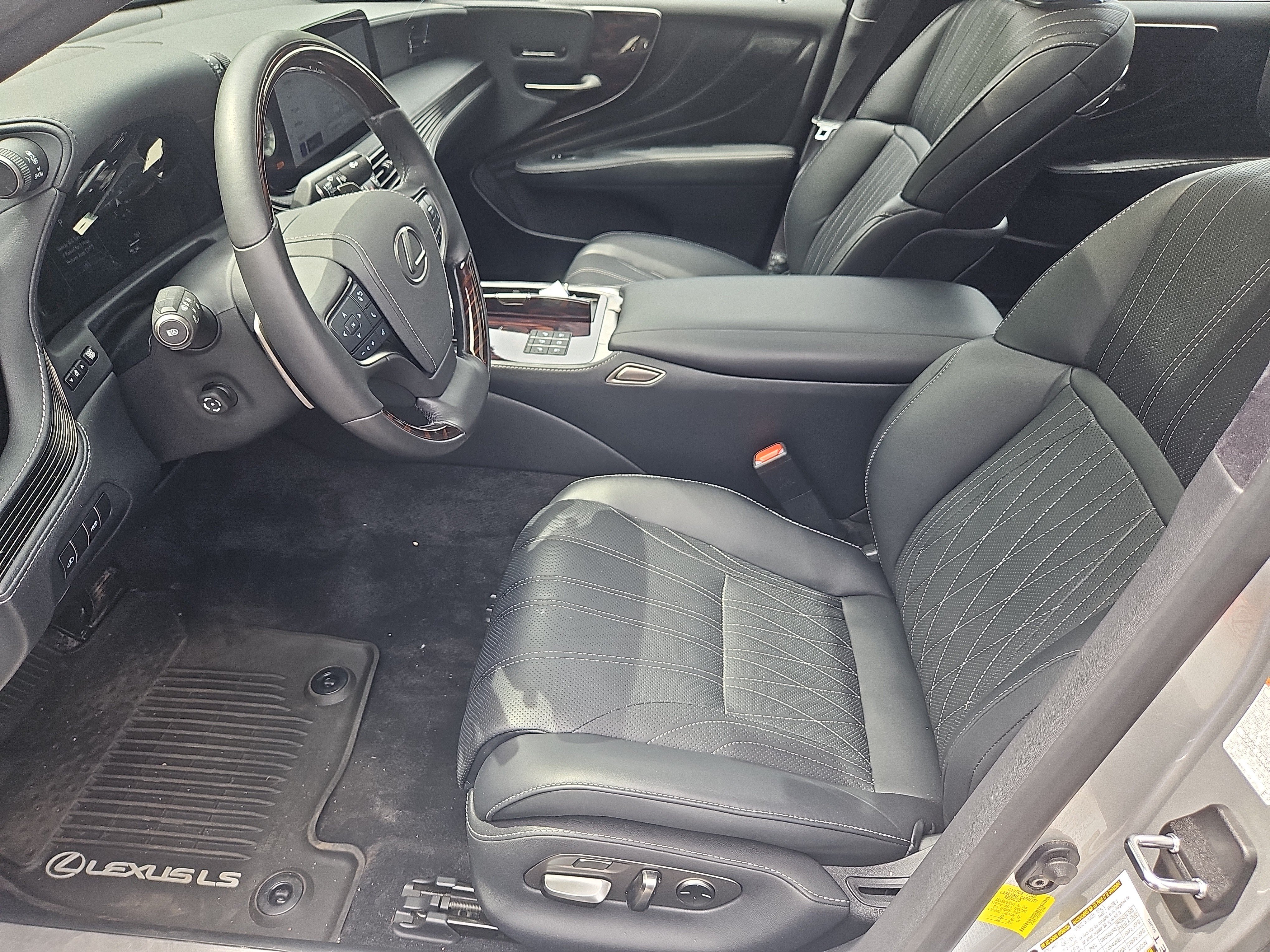 Used 2024 Lexus LS 500 AWD w/ Interior Upgrade Package image 16