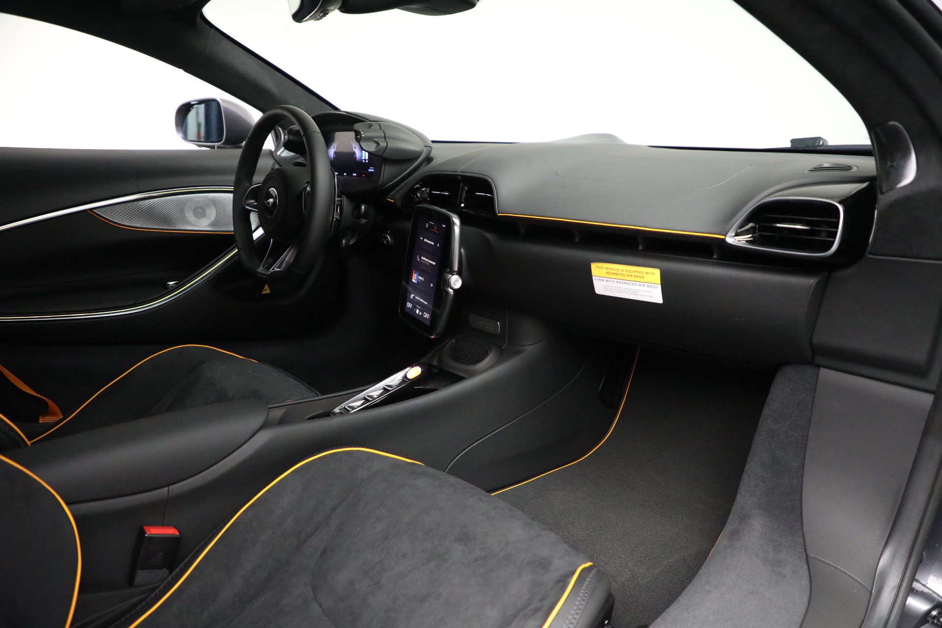 New 2025 McLaren Artura RWD image 23