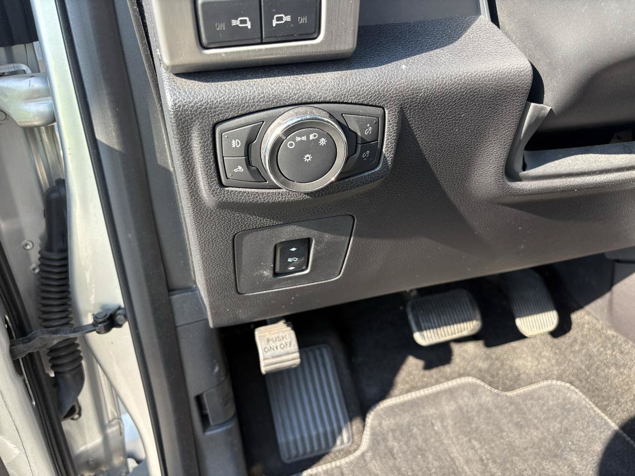 Used 2015 Ford F150 Platinum w/ Equipment Group 701A Luxury AWD/4WD image 17
