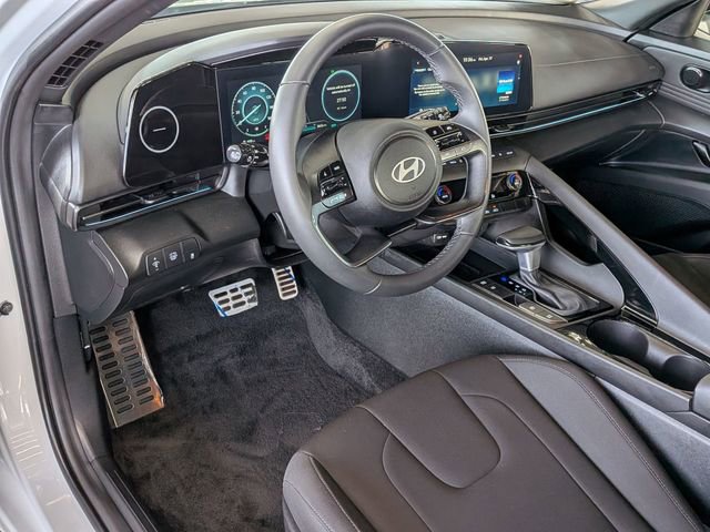 Used 2025 Hyundai Elantra SEL w/ Cargo Package FWD image 13