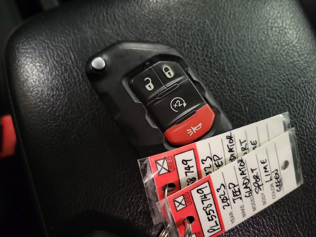 Used 2023 Jeep Gladiator Sport AWD/4WD image 20