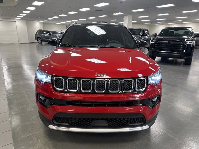 Used 2023 Jeep Compass Limited AWD/4WD image 2