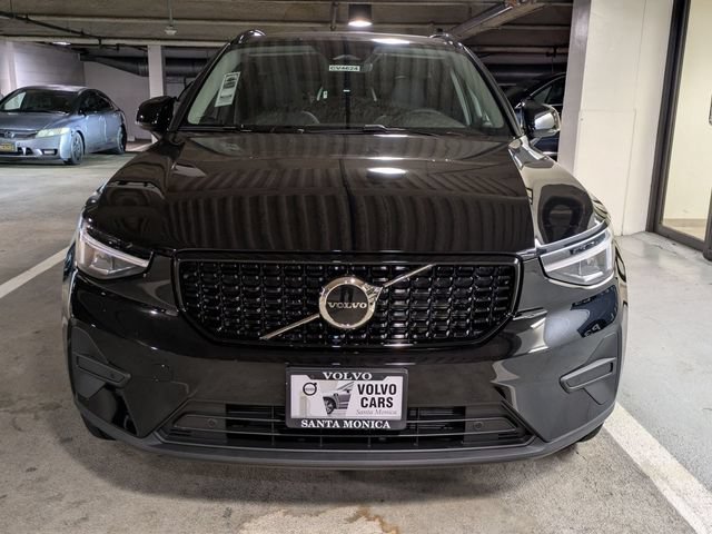 New 2026 Volvo XC40 B4 Core w/ Protection Package FWD image 8