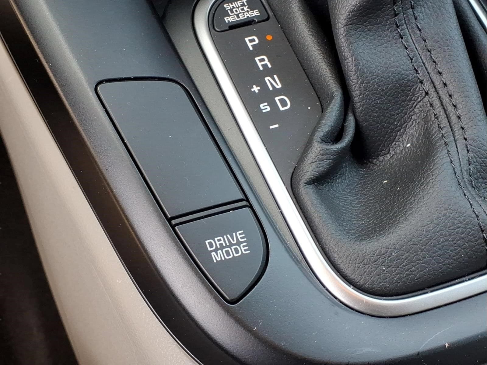Used 2025 Kia Soul LX w/ LX Technology Package FWD image 16