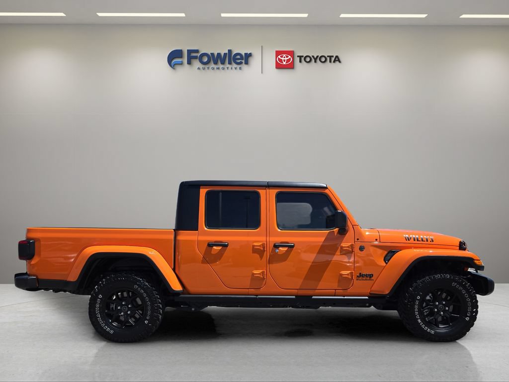 Used 2025 Jeep Gladiator Sport AWD/4WD image 8