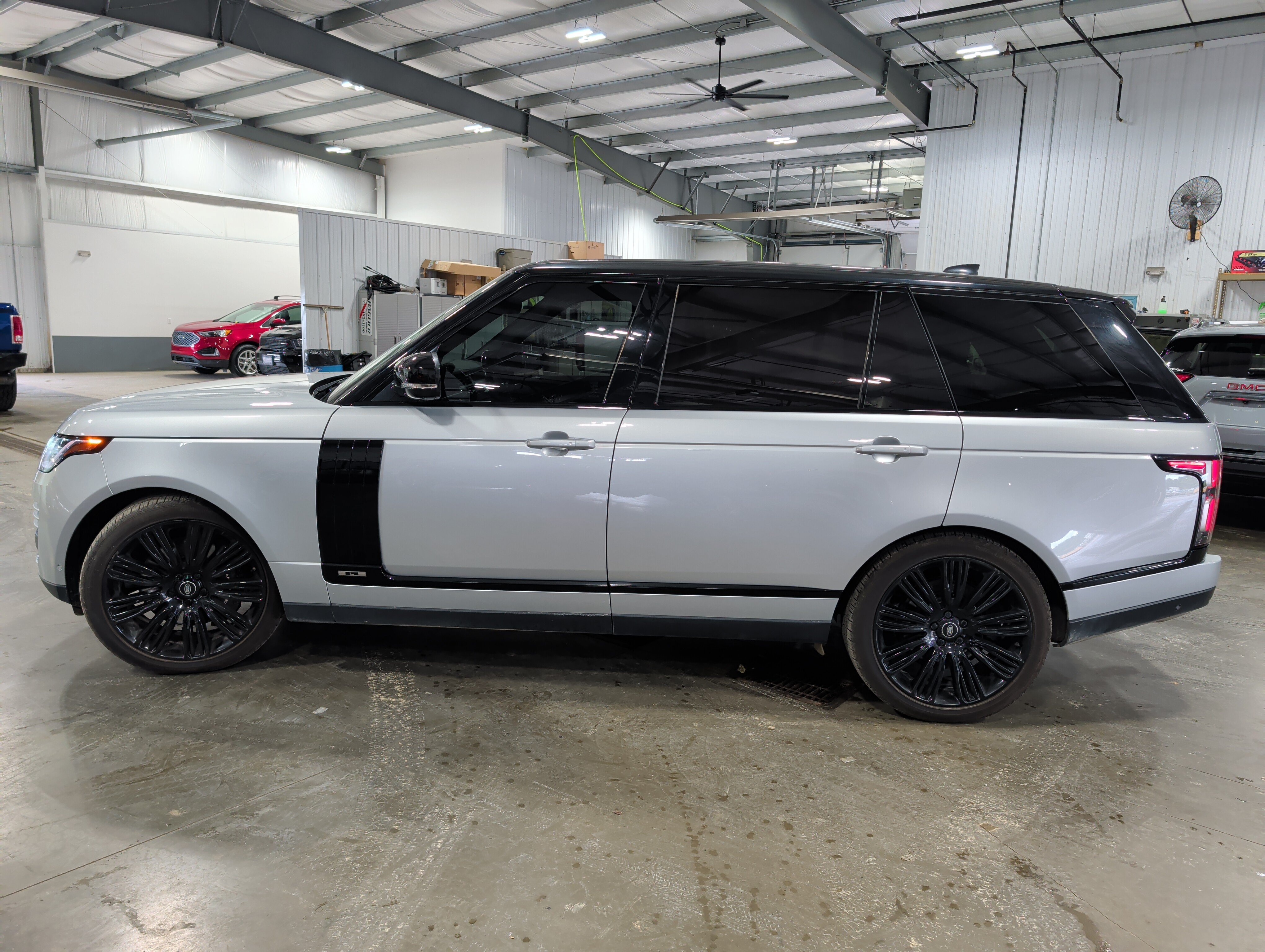 Used 2019 Land Rover Range Rover Long Wheelbase Supercharged AWD/4WD image 4