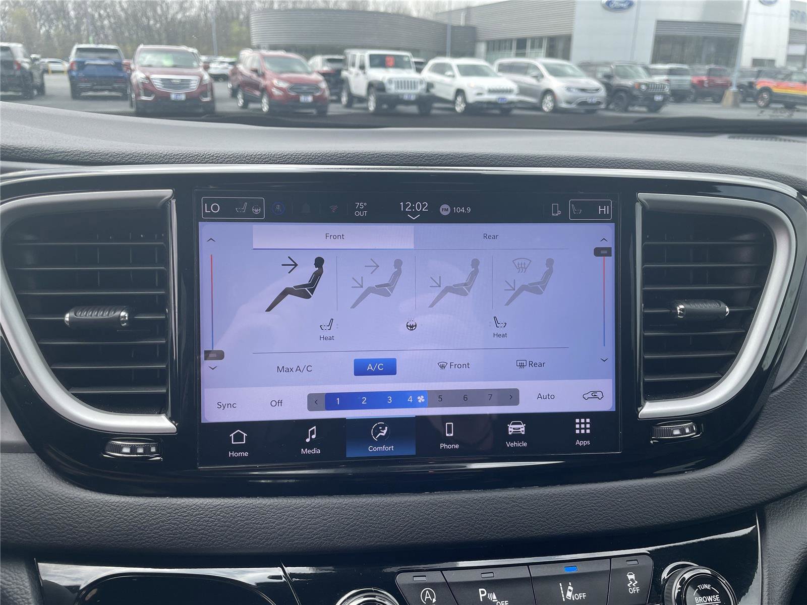 Used 2025 Chrysler Pacifica Select FWD image 25