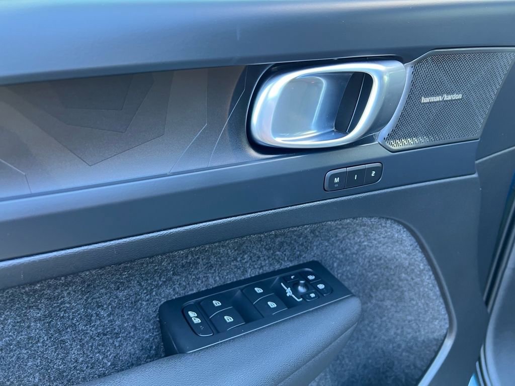 Certified 2023 Volvo XC40 Recharge Ultimate AWD/4WD image 9