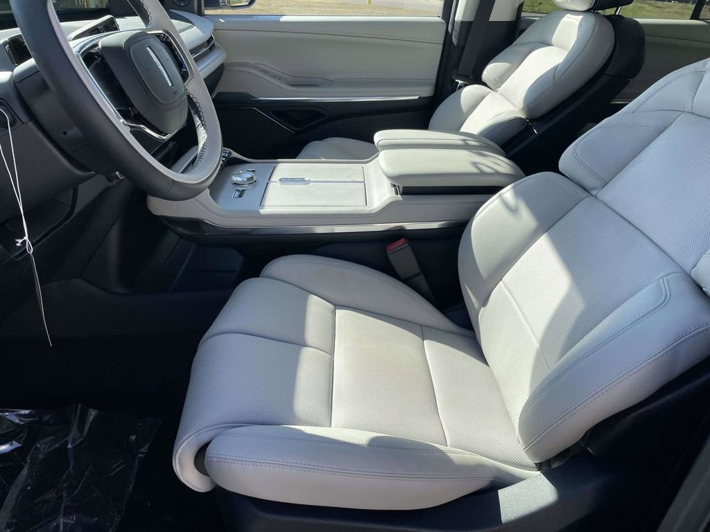 New 2025 Lincoln Navigator L Reserve image 13