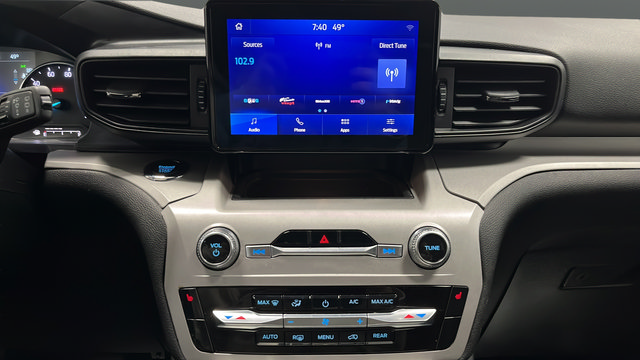 Used 2024 Ford Explorer XLT AWD/4WD image 12