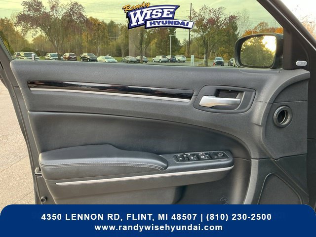 Used 2019 Chrysler 300 S AWD/4WD image 15