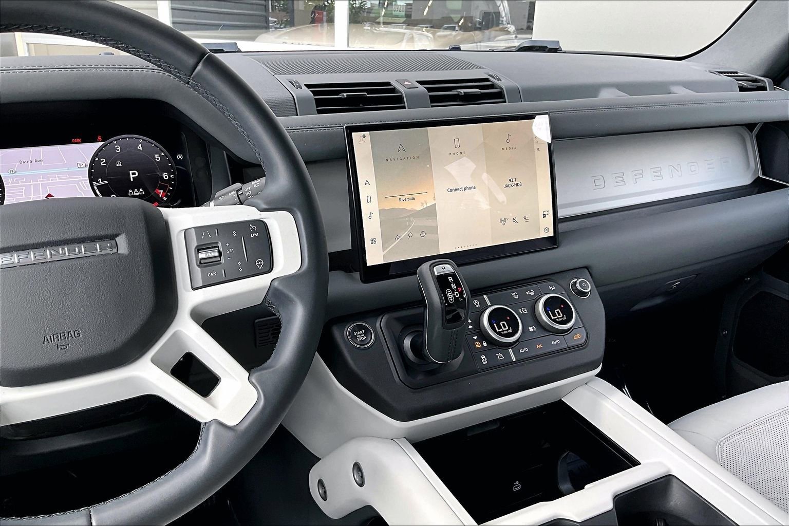 Used 2025 Land Rover Defender 110 S image 6