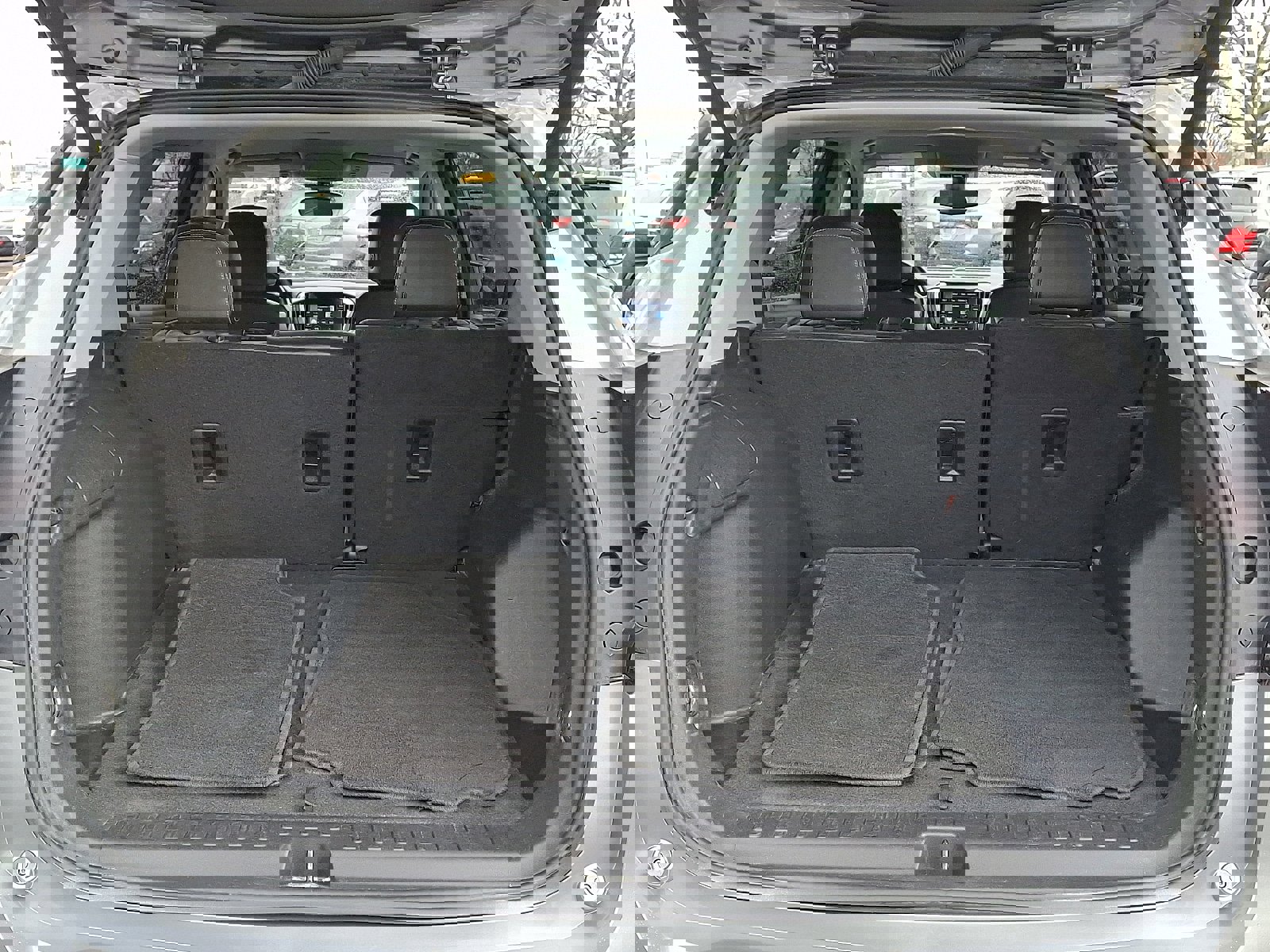 Used 2024 GMC Terrain SLT image 28