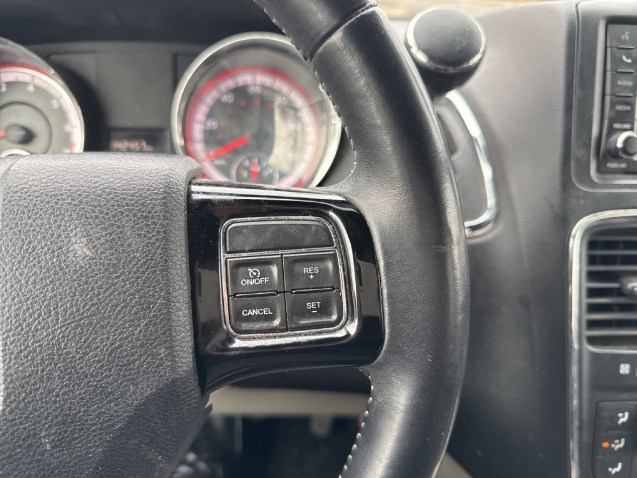 Used 2019 Dodge Grand Caravan SXT image 25