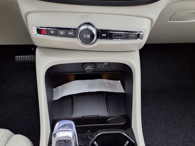 New 2026 Volvo XC40 B5 Plus w/ Climate Package AWD/4WD image 24