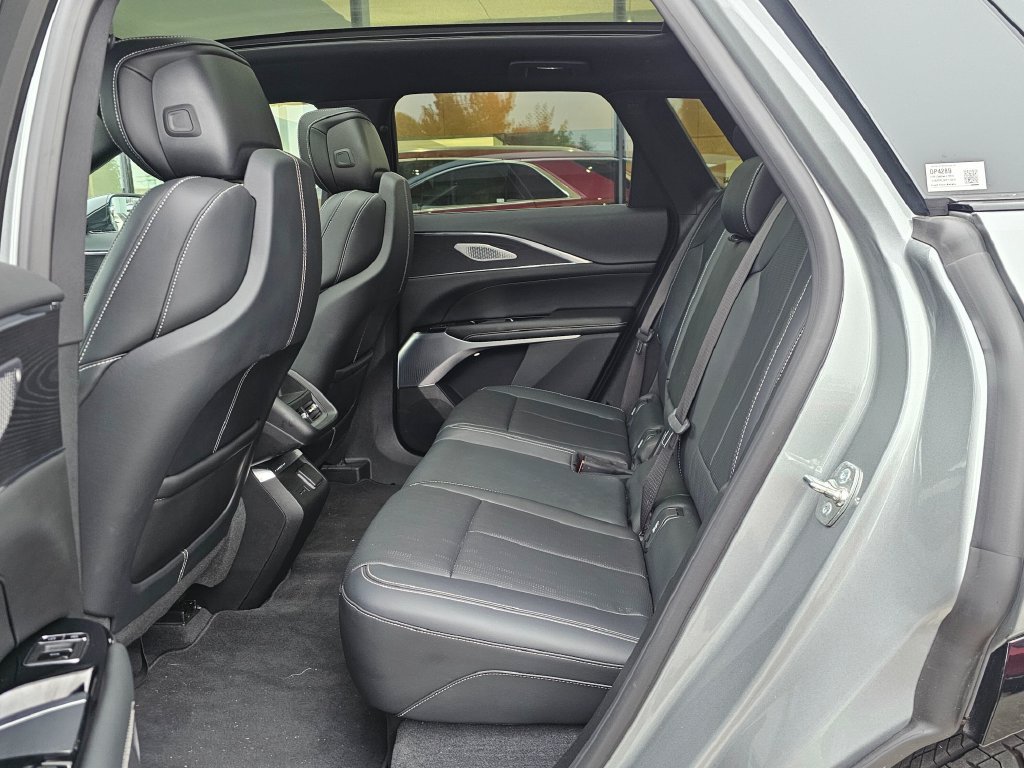 Certified 2024 Cadillac Lyriq Luxury AWD/4WD image 15