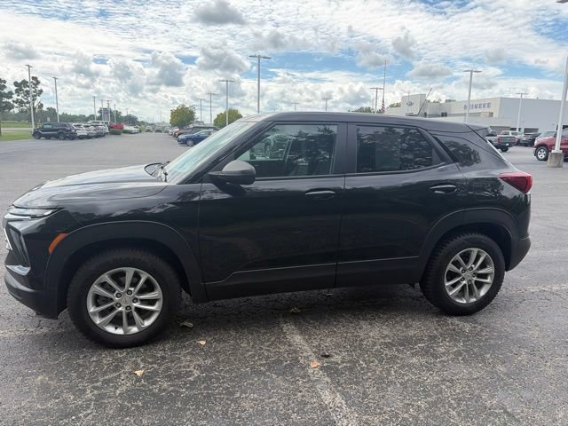 Used 2024 Chevrolet TrailBlazer LS w/ LS Convenience Package AWD/4WD image 2